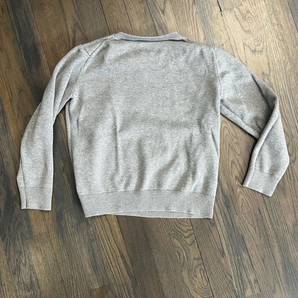 5/$20 Beautiful gray sweater by Gap, size M - Picture 4 of 4